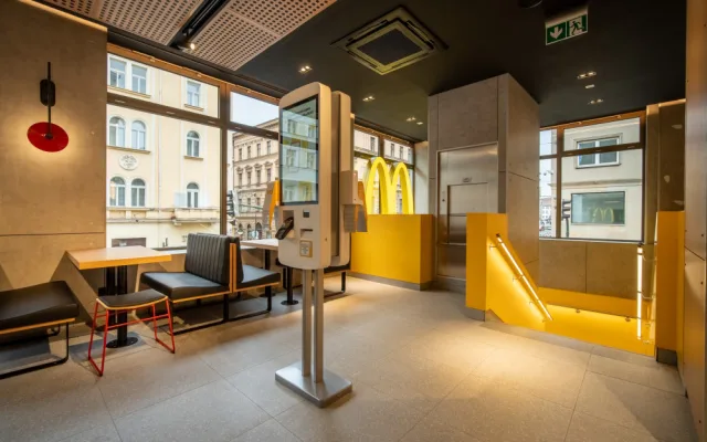121. restaurace McDonald’s vás v centru Prahy přivítá i po půlnoci