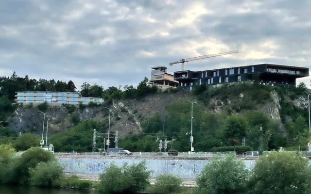 Terasy Barrandov odpovídají původnímu projektu, brání se investor kritice