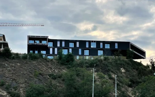 Terasy Barrandov odpovídají původnímu projektu, brání se investor kritice