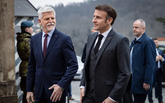 Macron s Pavlem uctili u Filozofické fakulty oběti prosincové střelby