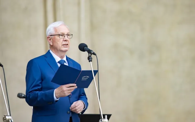 Prahou prošly stovky lidí protestující proti antisemitismu. Izraeli vyjádřil podporu také Jiří Drahoš
