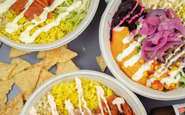 Bistro Kaliforňan přináší do Prahy nový koncept fastfoodu. Barevné misky plné kvalitních surovin namíchané podle vlastní chuti