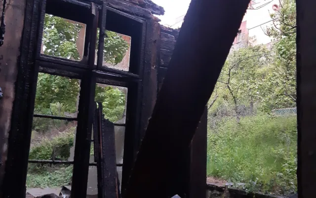 Ve slavné pražské roubence hořelo, před požárem uteklo dvacet lidí