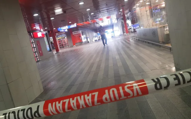 Policisté evakuují hlavní nádraží, našli podezřelé zavazadlo