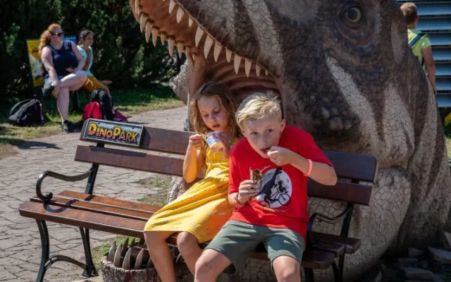 DinoPark v Praze na Harfě nabízí mnohem víc než jen modely dinosaurů