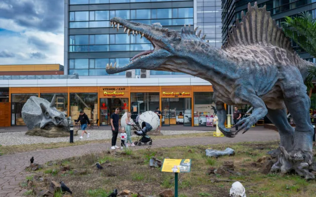DinoPark v Praze na Harfě nabízí mnohem víc než jen modely dinosaurů