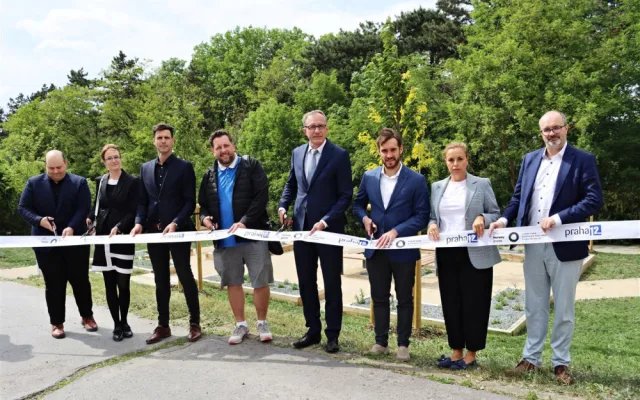 Praha 12 slavnostně otevřela nově revitalizovaná hřiště a odpočinkové parky
