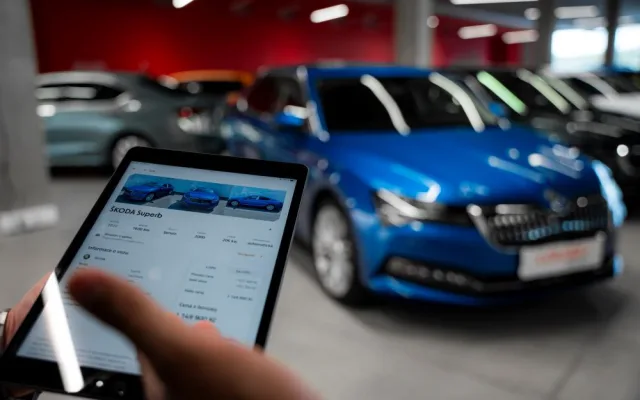 Louda Auto otevřel v Poděbradech největší autosalon předváděcích, zánovních a ojetých vozů v Evropě