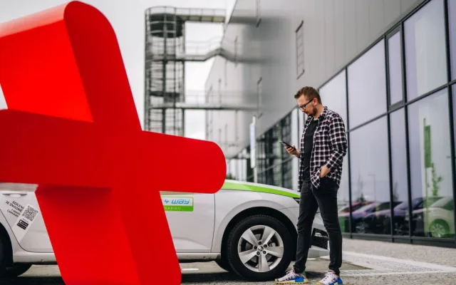 Louda Auto otevřel v Poděbradech největší autosalon předváděcích, zánovních a ojetých vozů v Evropě