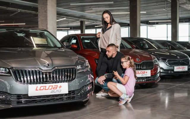 Louda Auto otevřel v Poděbradech největší autosalon předváděcích, zánovních a ojetých vozů v Evropě
