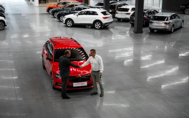 Louda Auto otevřel v Poděbradech největší autosalon předváděcích, zánovních a ojetých vozů v Evropě