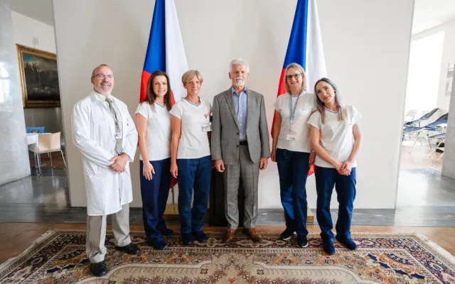 Prezident Pavel daroval krev. Vyzval zdravé lidi, ať udělají to stejné