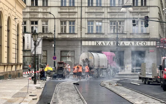 Tramvaje se na Masaryčku vrátí o deset dní dřív. V centru města ale začíná další výluka