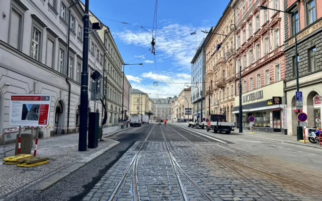 Tramvaje se na Masaryčku vrátí o deset dní dřív. V centru města ale začíná další výluka