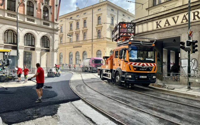 Tramvaje se na Masaryčku vrátí o deset dní dřív. V centru města ale začíná další výluka