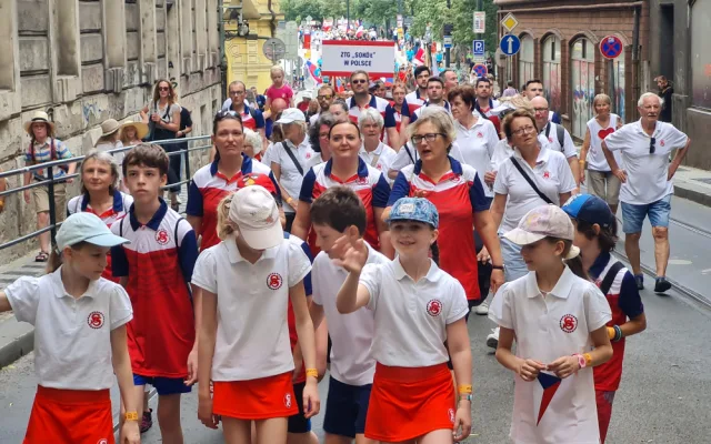 Na 15 tisíc sokolů prošlo Prahou při zahajovacím průvodu všesokolského sletu