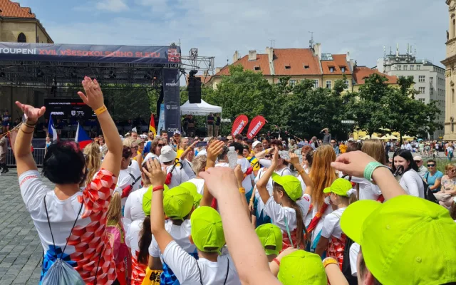 Na 15 tisíc sokolů prošlo Prahou při zahajovacím průvodu všesokolského sletu