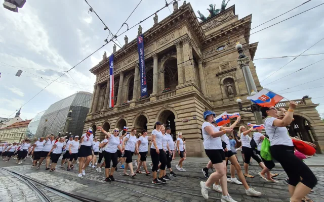 Na 15 tisíc sokolů prošlo Prahou při zahajovacím průvodu všesokolského sletu
