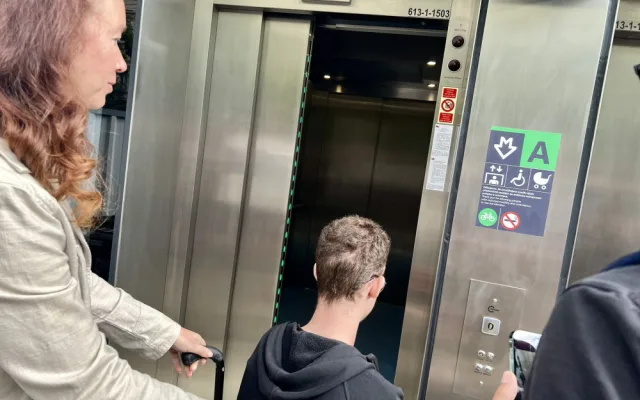 V metru Jiřího z Poděbrad spustili do provozu dva výtahy za půl miliardy