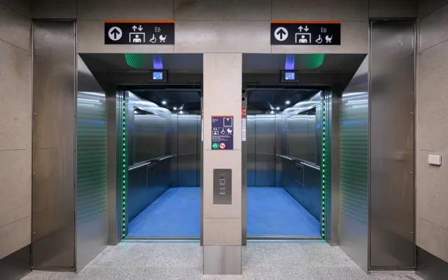 V metru Jiřího z Poděbrad spustili do provozu dva výtahy za půl miliardy