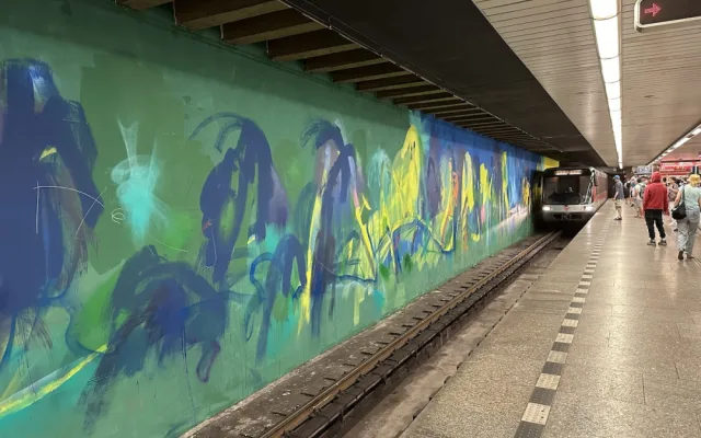 Vestibul metra Florenc zdobí dva nové muraly. Umělecká díla vzniknou v dalších pěti stanicích