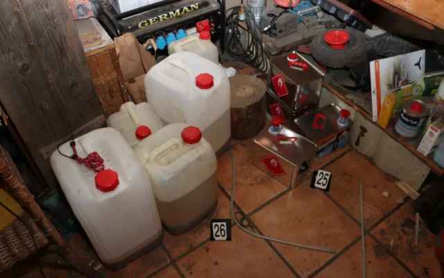 Gang vyráběl a prodával drogy, látky si dovážel ze Srbska