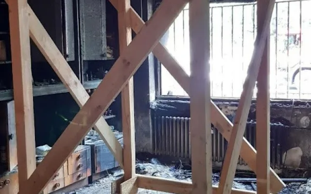 Pražští hasiči v sobotu zasahovali hned dvakrát ve Strašnicích. Stihli také zachránit srnku z výkopu