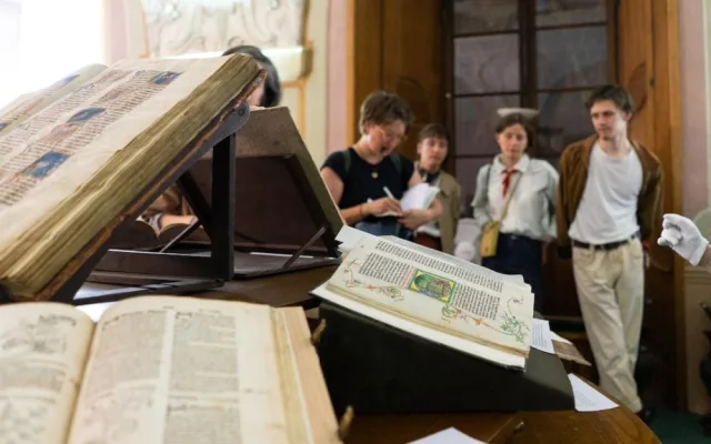 Historické herbáře a atlasy představí výstava ilustrací v Klementinu