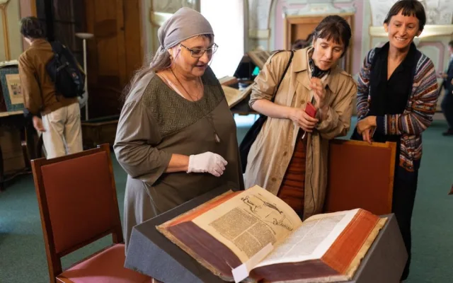 Historické herbáře a atlasy představí výstava ilustrací v Klementinu