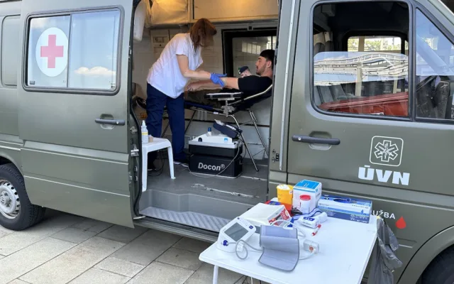 Praha potřebuje dárce krve a kostní dřeně, chybí jich tisíce. Chodí raději prodávat plazmu