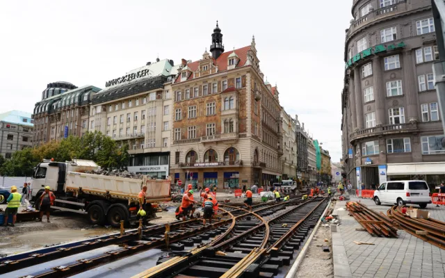 FOTOGALERIE: Praha rozkopaná. Podívejte se, jak postupují práce na Václaváku nebo u Lihovaru