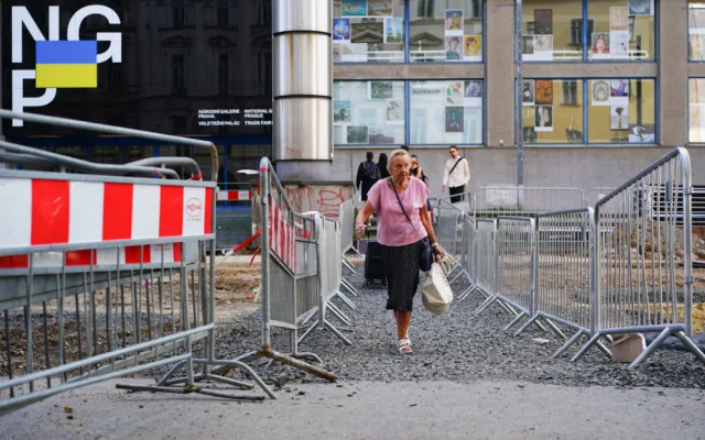 FOTOGALERIE: Praha rozkopaná. Podívejte se na zaprášené Holešovice a oplocenou Pankrác