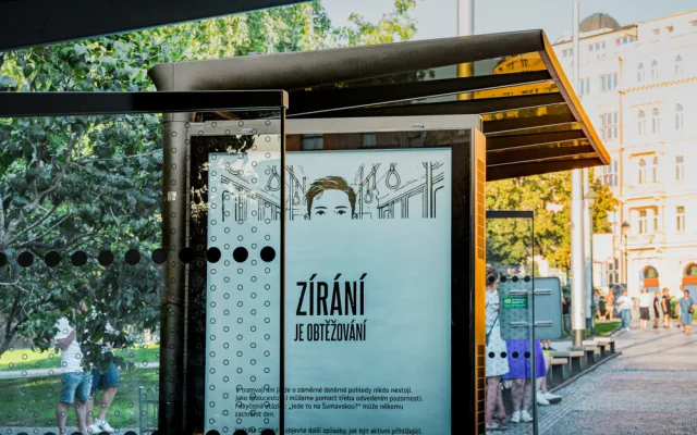 Neziskovka Konsent a organizace Ropid spustili kampaň Obtěžování do MHD nepatří