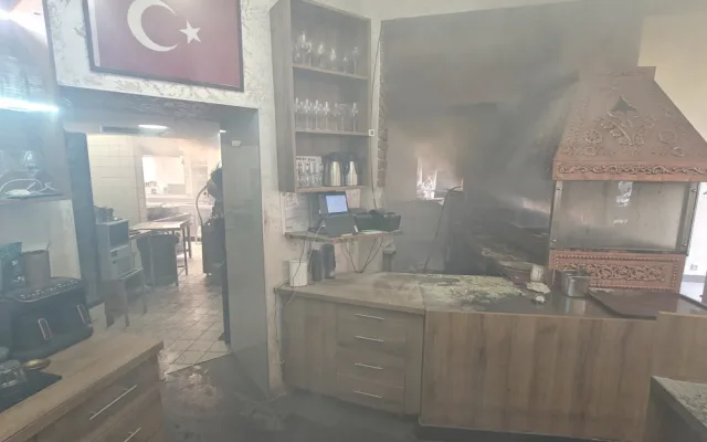 Pražští hasiči zasahovali u požáru restaurace v Anglické ulici