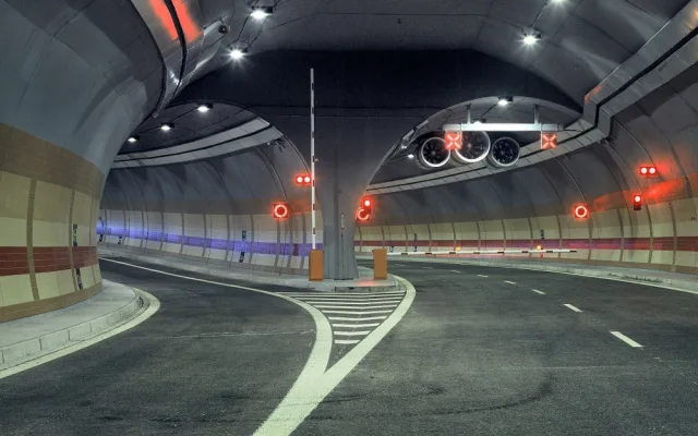 Tunel Mrázovka slaví výročí, řidičům slouží už dvacet let