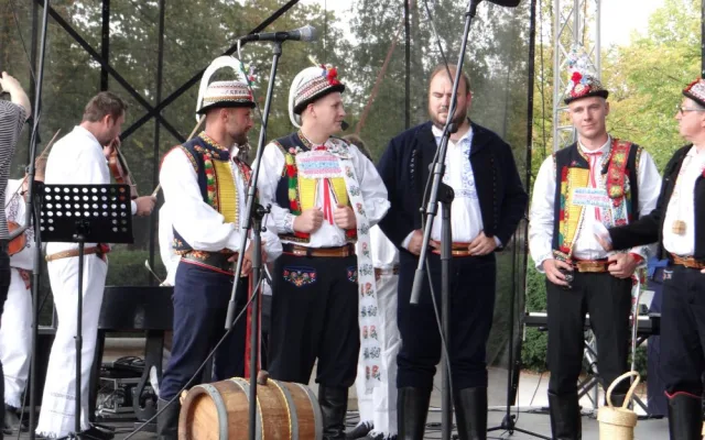 Vyzkoušejte tradiční chutě na zářijových akcích v Praze, jakými jsou dožínky nebo vinobraní