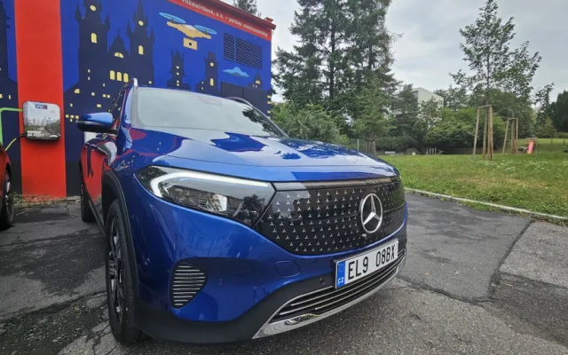 Praha je na elektromobilitu připravena, dobíjecích stanic je dost. Chybí jen auta, říká šéf Emobility PRE