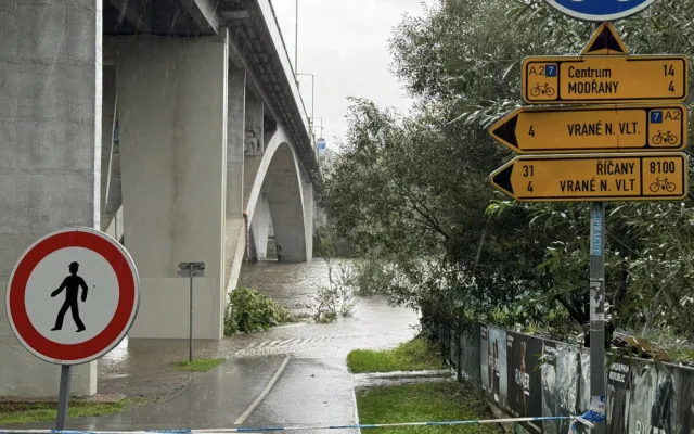 Zatopená stezka U Posledního Kelta na Závisti u mostu Závodu míru