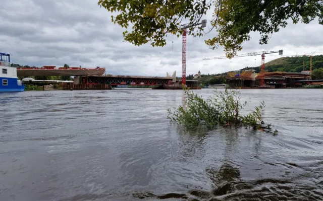 Praha 4 kontroluje kvůli dešti parky, voda poničila hřiště a stromy