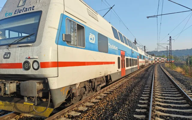 V Praze se srazily dva vlaky, záchranáři vyhlásili traumaplán