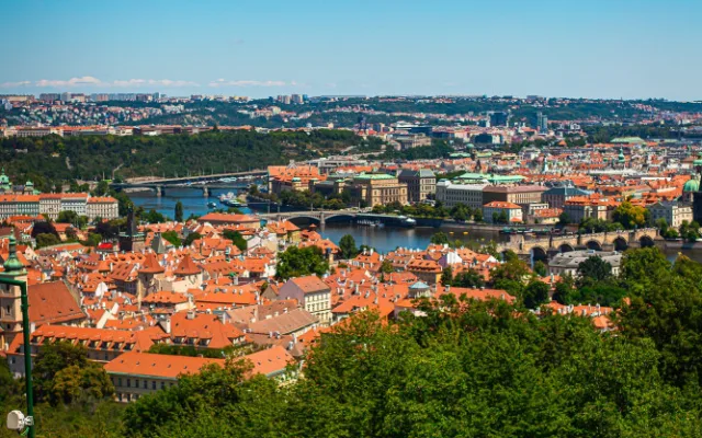 Lanovka na Petřín už letos nevyjede kvůli poničené trati. Zprovozní ji po celkové rekonstrukci, už s vozy v novém designu