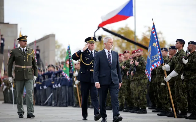 Výročí vzniku státu připomněla pieta na Vítkově, přelétly armádní letouny