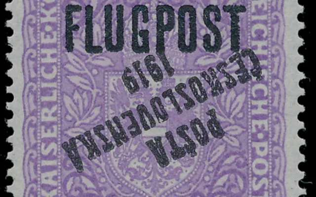 Rakouská letecká známka z r. 1918, která byla po vzniku První republiky opatřená přetiskem.