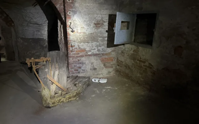 Praha 14 zpřístupnila podzemí opravené Fejkovy pískovny