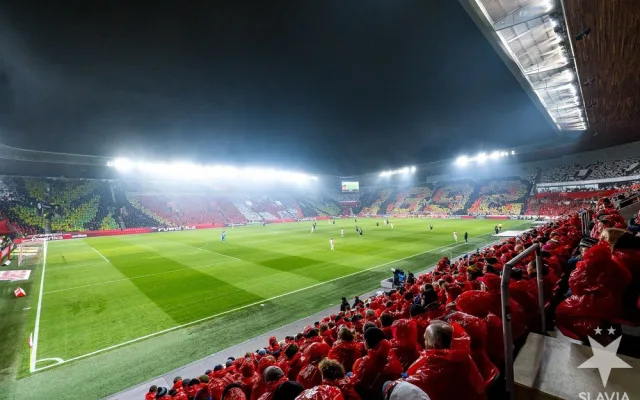 Měsíce příprav, dvacet tisíc pláštěnek, český rekord. Choreo slávistické Tribuny Sever se zapsalo do historie