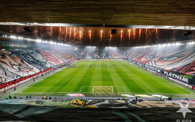 Měsíce příprav, dvacet tisíc pláštěnek, český rekord. Choreo slávistické Tribuny Sever se zapsalo do historie