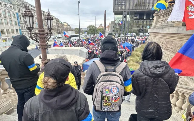 Protivládní prostest před Národním muzeem