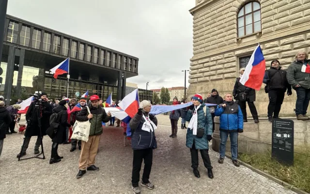 Protivládní prostest před Národním muzeem