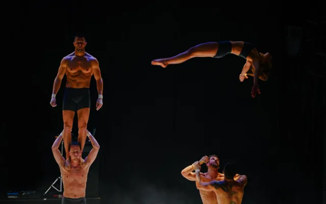 FOTOGALERIE: Akrobatická čísla i příběh. Podívejte se, jak vypadá moderní cirkus