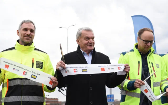 Uzavření Barrandovského mostu je u konce. Řidiče již žádné opravy omezovat nebudou